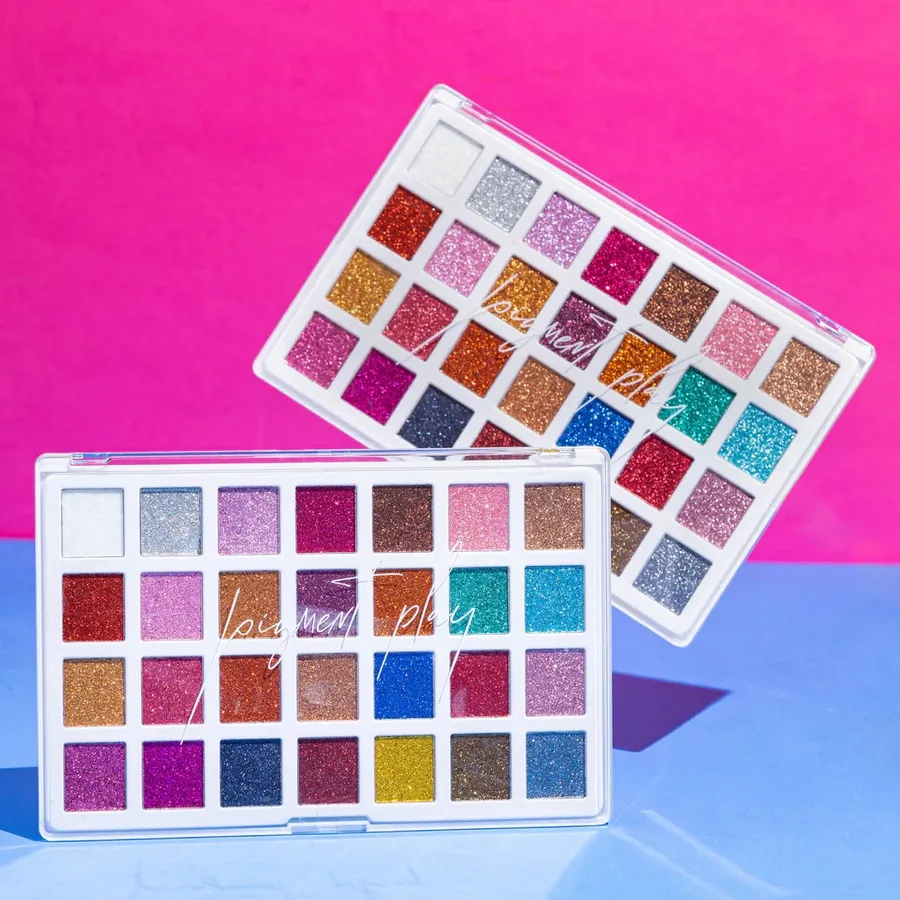 Flat 45% discount on max effects glitter palette