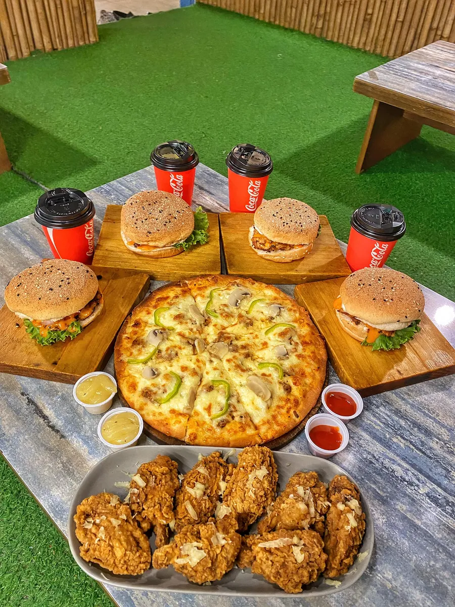 Family Package Offer | Burger | Pizza |  600 TK discount at Cafe Rain Street