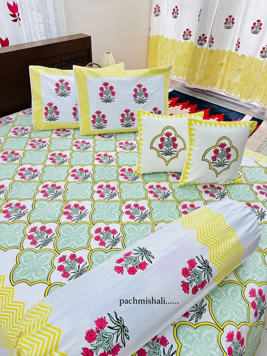 Modumaloti Bed Sheet and Porda offer at পাঁচমিশালি - Pachmishali