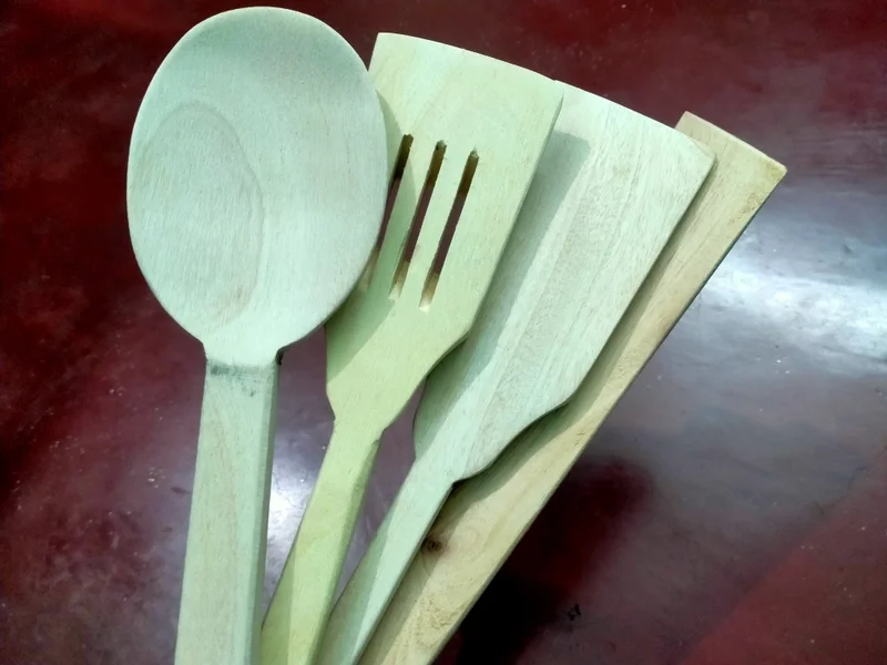 Wooden Kitchen tools - 4 Pieces 55% Discount