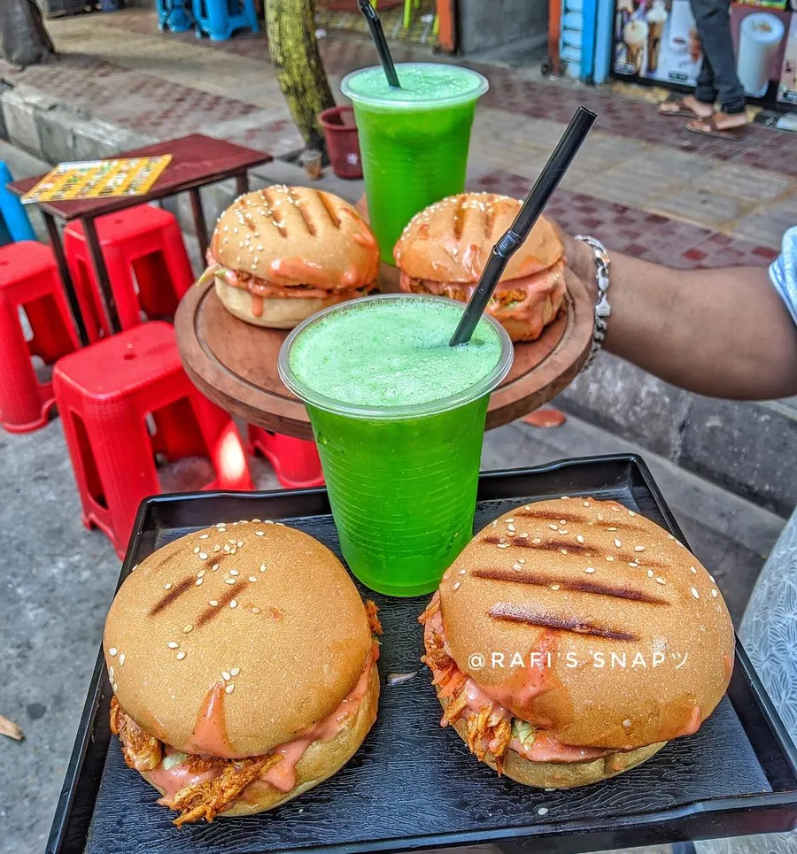 200 tk combo offer | 4 burgers | 2 lemon mint at জুস এর আড্ডা